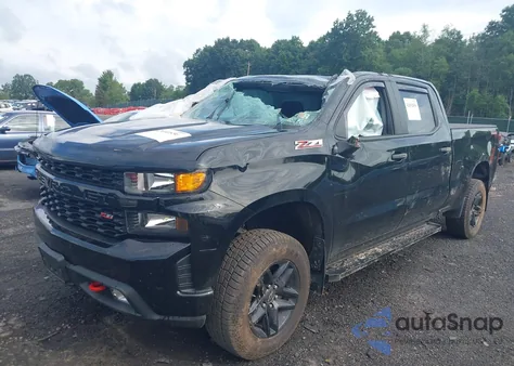 2021 Chevrolet Silverado K1500 Trail Boss Custom z USA, uszkodzony, nr VIN 1GCPYCEH5MZ241478